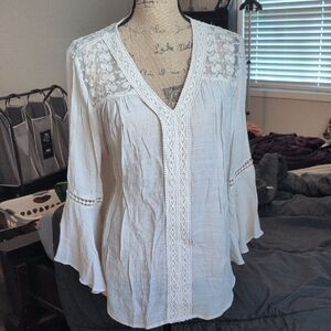 Beautiful Flowy Ivory Top With Lace Detail